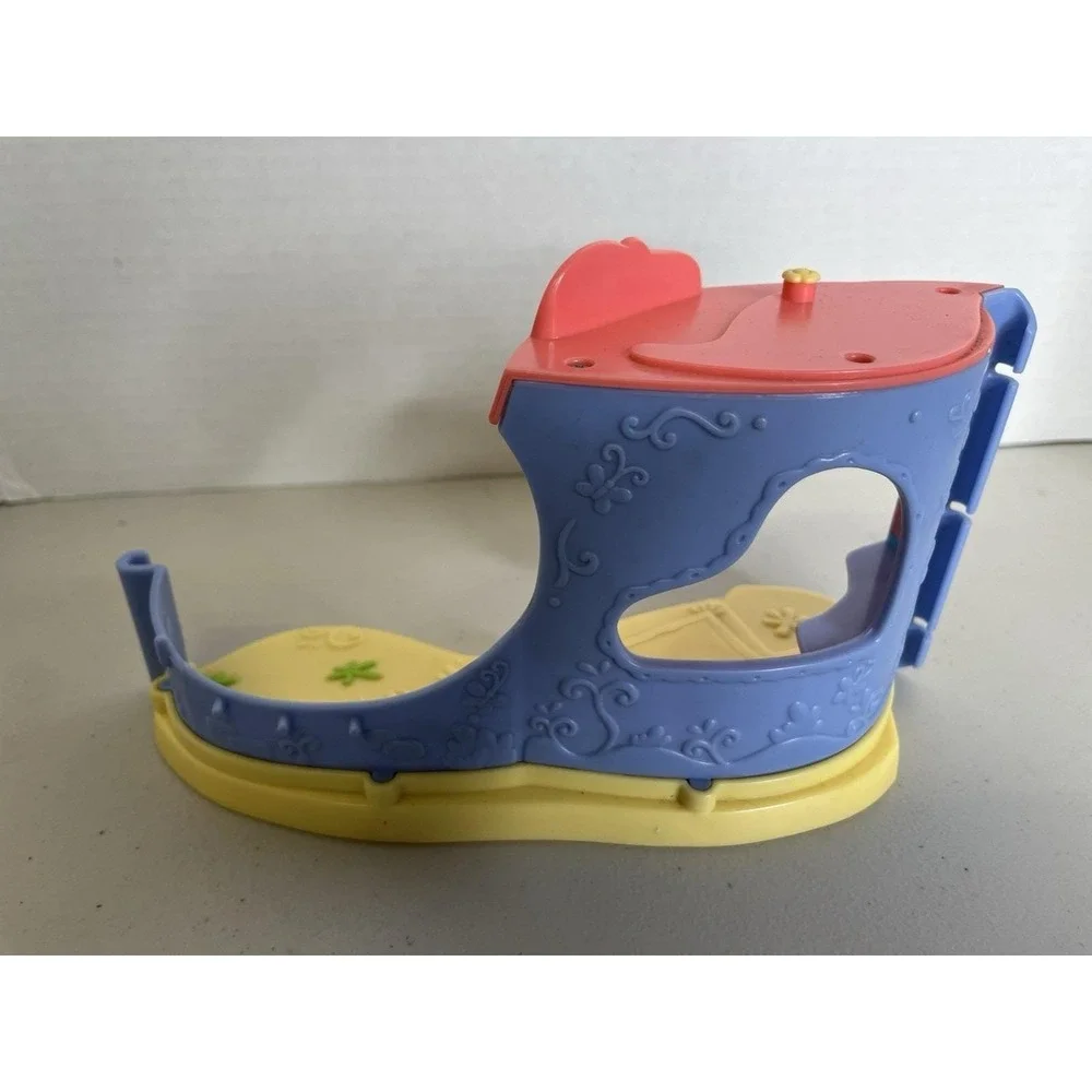 Littlest Pet Shop (LPS) 2007 Pet Bakery Playset - Nook - No Accessories - Hasbro